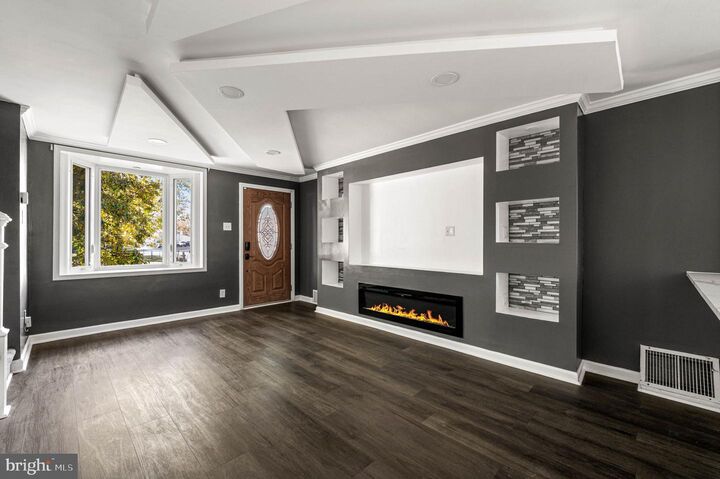 Property Photo: 900 Maple Avenue PA 19036