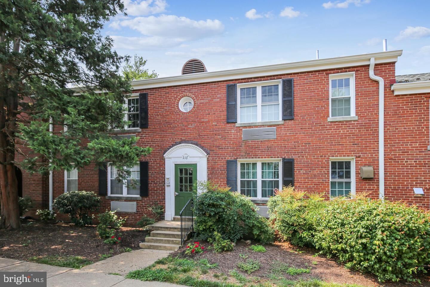 Property Photo:  117 E Glebe Road B  VA 22305 