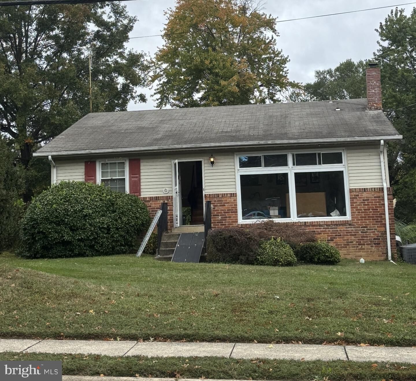 Property Photo: 6352 Hillcrest Place VA 22312