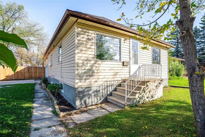 Photo de la propriété:  887 Du Couvent Avenue  MB R3V 1G9 