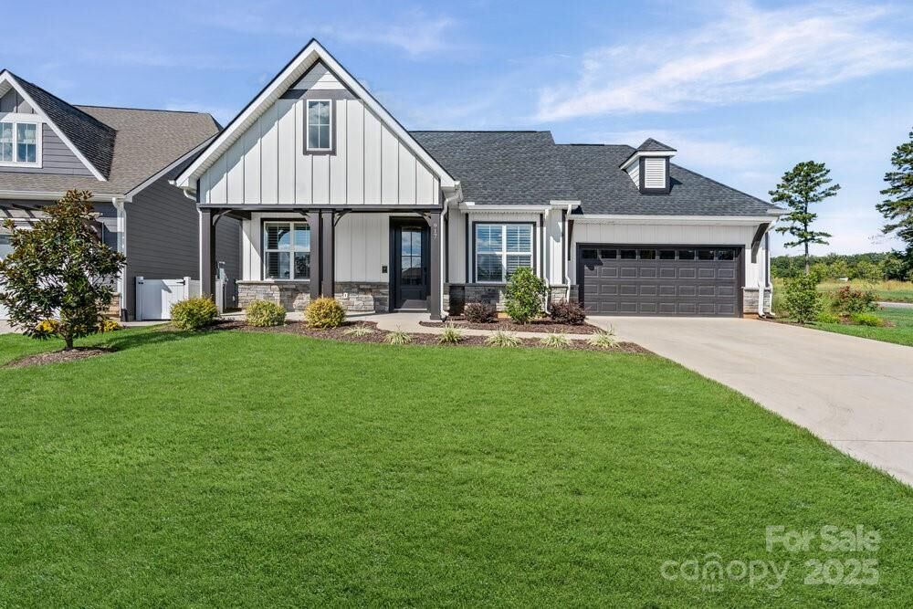 Property Photo:  917 Black Beard Drive  NC 28037 