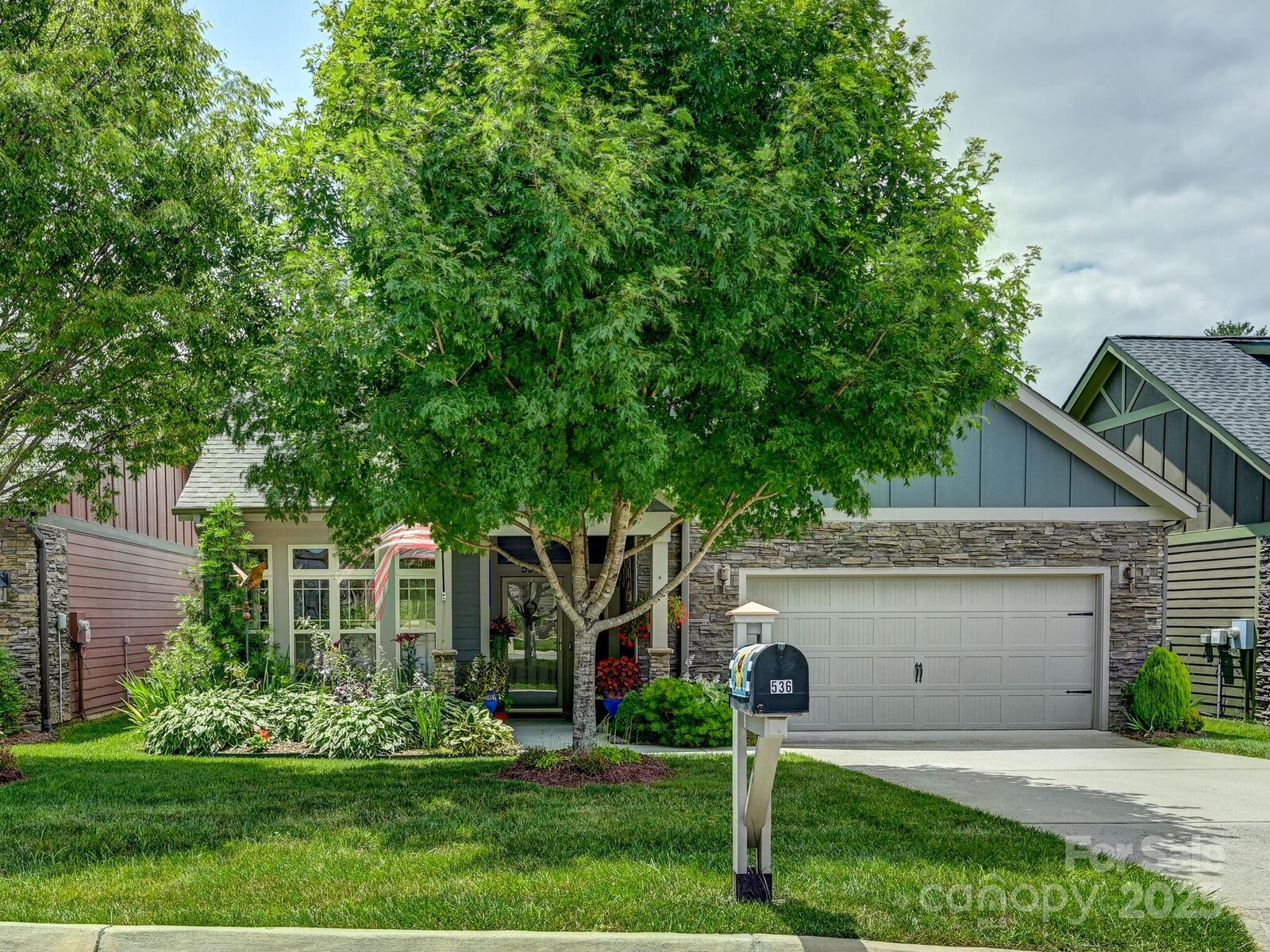 Property Photo: 536 Summerfield Place NC 28731