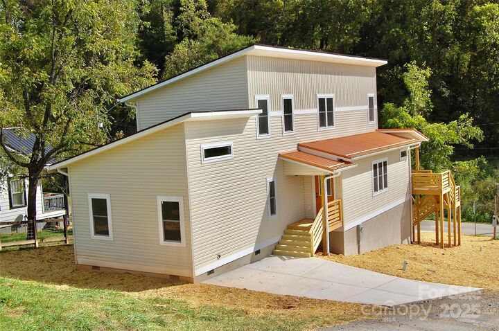 Property Photo:  21 Ponder Street  NC 28754 