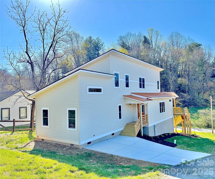 Property Photo: 21 Ponder Street NC 28754