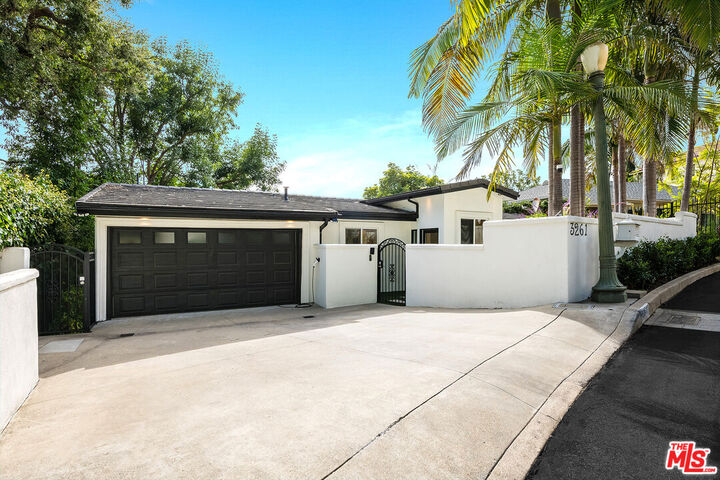 Property Photo: 3261 N Knoll Dr CA 90068