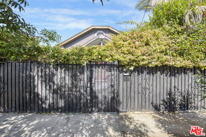 Property Photo: 6431 Dix St CA 90068