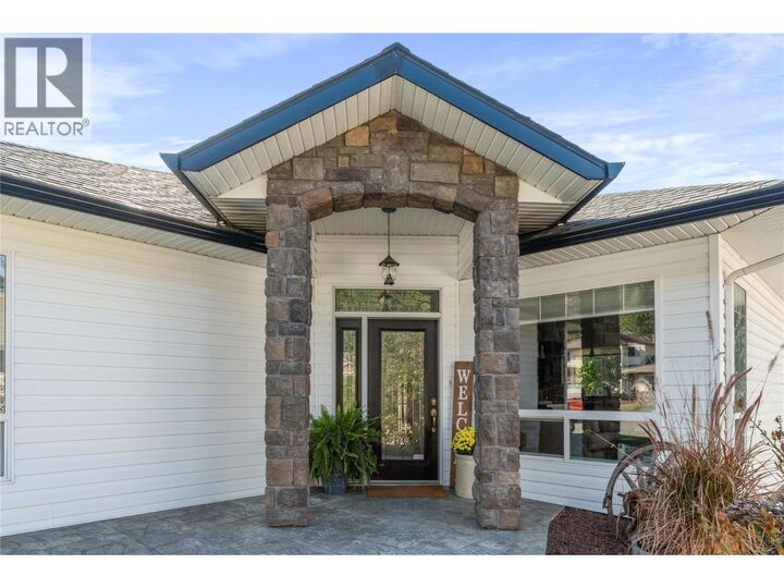 Property Photo: 741 37 Street Southeast BC V1E 3M2