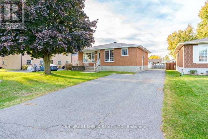 Photo de la propriété: 105 Athlone Drive ON K6H 6K9