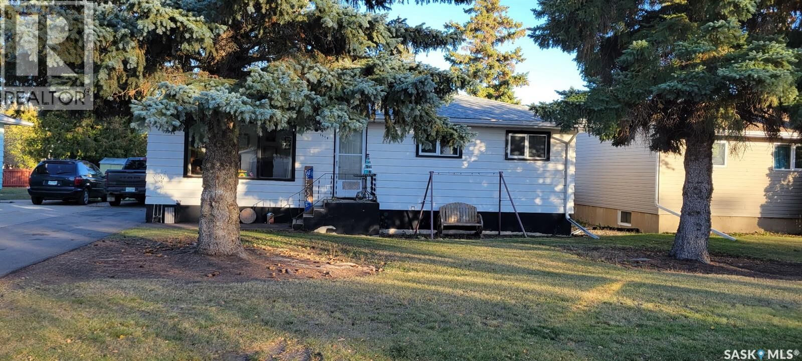 Property Photo: 1514 96th Street SK S0E 1T0