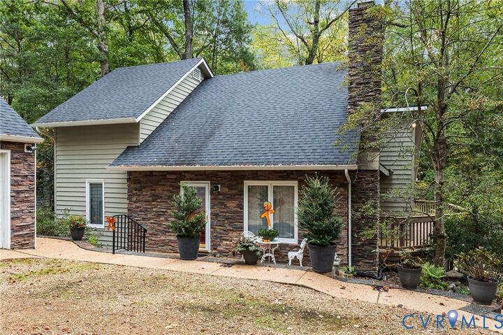 Property Photo: 3209 Shadow Oaks Road VA 23112