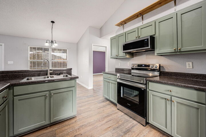Property Photo: 2111 Hagood Loop FL 32536