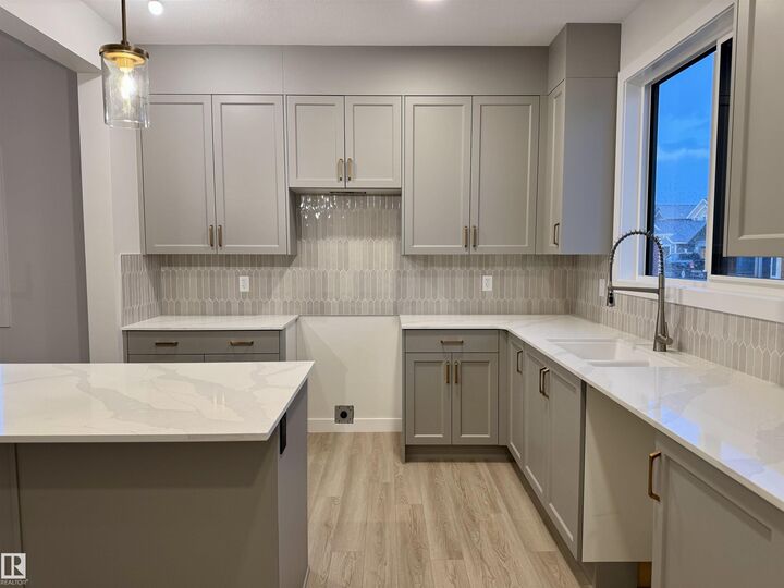 Photo de la propriété:  6108 Carr Road NW  AB T5E 6Y4 