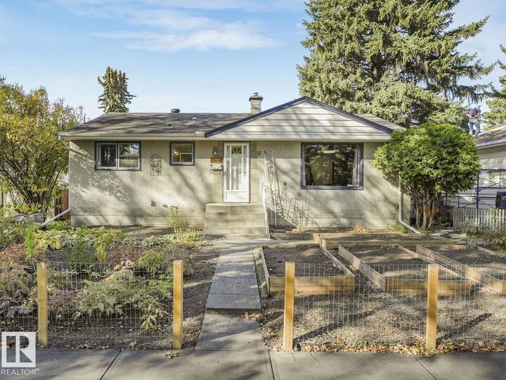 9534 81 Street NW  Edmonton AB T6C 2W5 photo