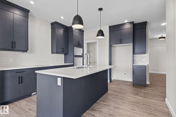 Property Photo:  3548 Erlanger Link NW  AB T6M 1J5