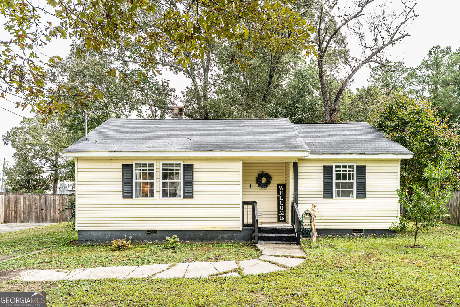 Property Photo: 614 Briarwood Circle NW GA 30165