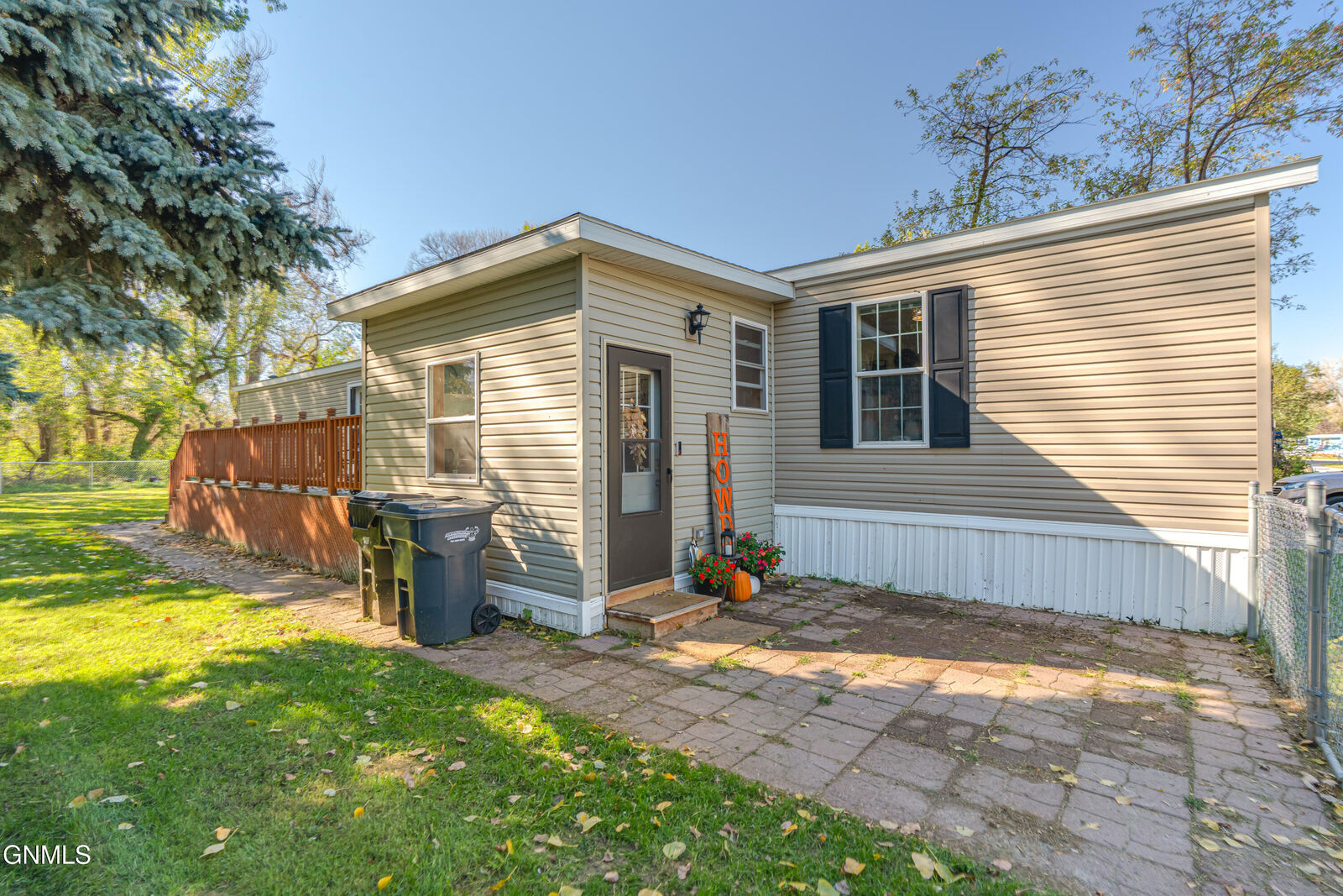 Property Photo:  616 Dover Drive  ND 58504 