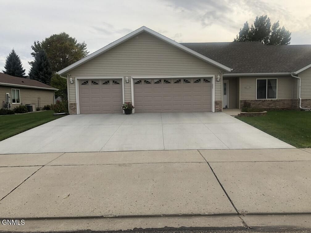 Property Photo:  315 Versailles Avenue  ND 58503 