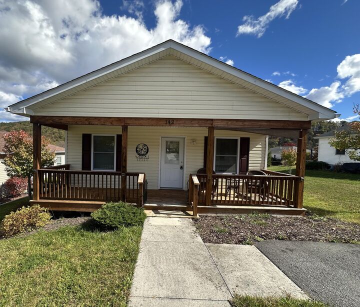Property Photo: 142 Garnett Way WV 24986