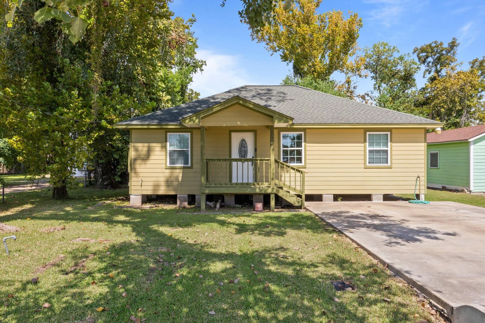 Property Photo:  122 W Bernard Street  TX 77531 