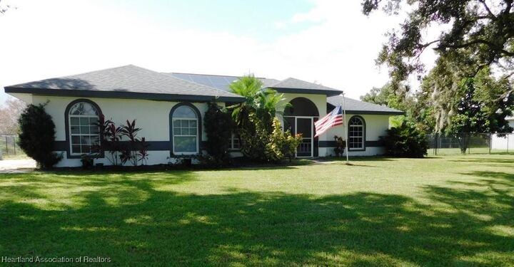Property Photo: 116 Oak Knolls Circle FL 33876