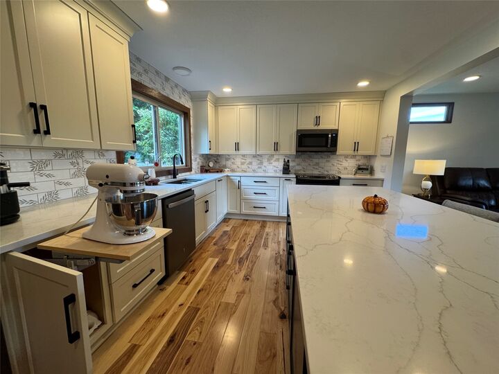 4064 45th Street  Des Moines IA 50310 photo