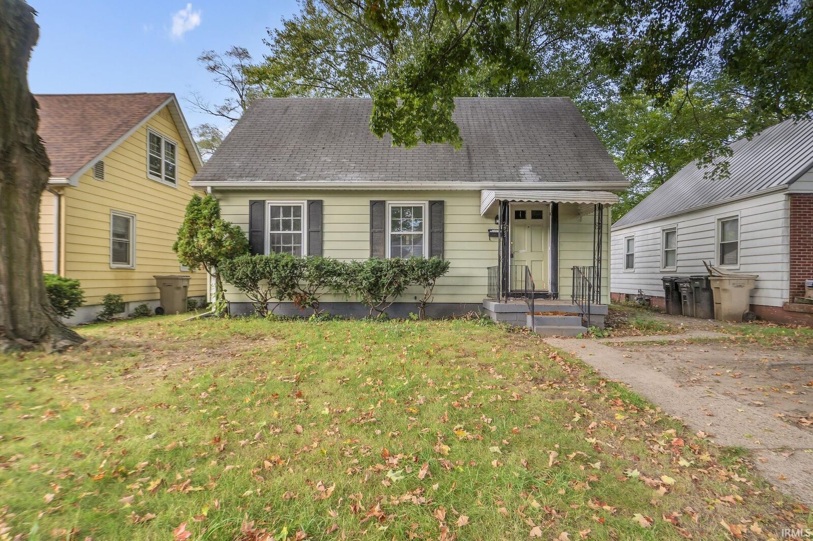 Property Photo: 1419 Johnson Street IN 46628-2933