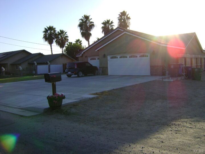 Property Photo: 504 Benrus Avenue CA 93212