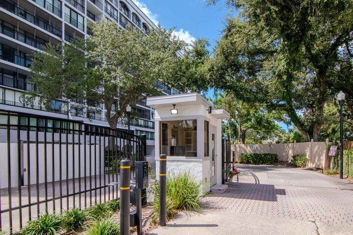 Property Photo: 3211 W Swann Avenue 410 FL 33609
