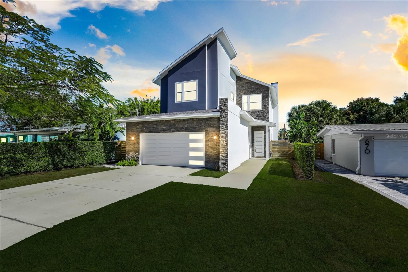 Property Photo:  668 Overspin Drive  FL 32789 