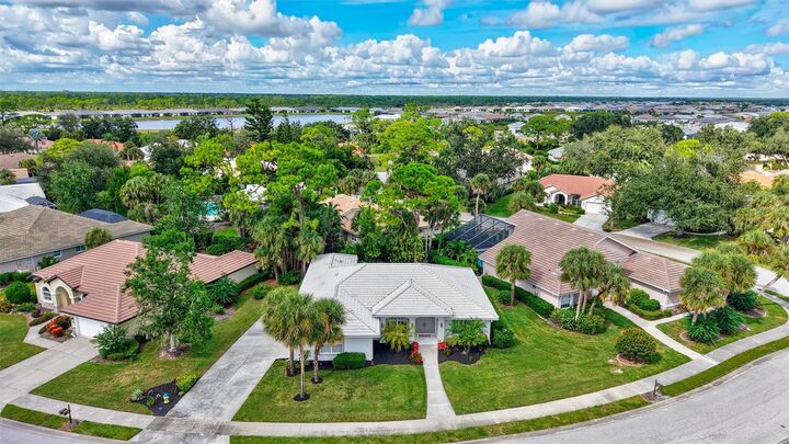 Property Photo:  2104 Tocobaga Lane  FL 34275 