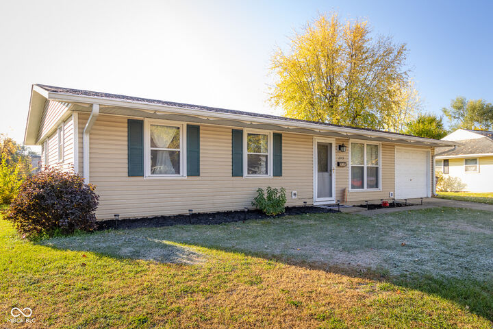 2743 Streamside Drive  Columbus IN 47203 photo