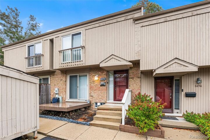 1476 E Oakbrook  Rochester Hills MI 48307 1126 photo