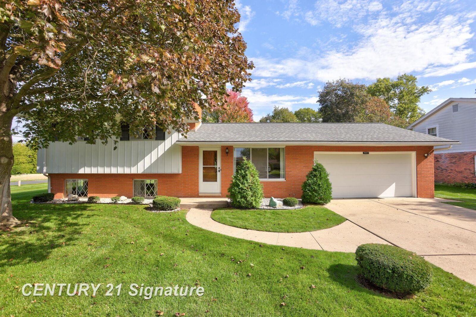 Property Photo: 1908 W Packard Drive MI 48638