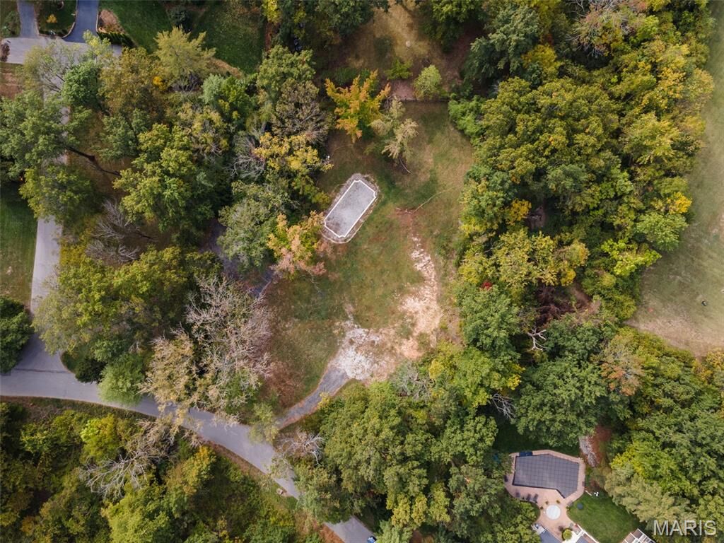Property Photo: 10 Upper Barnes Road MO 63124