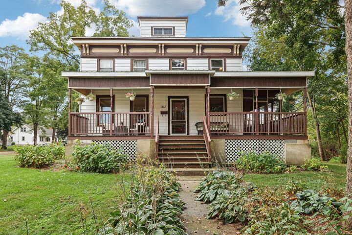 Property Photo: 217 S Lincoln St WI 53121