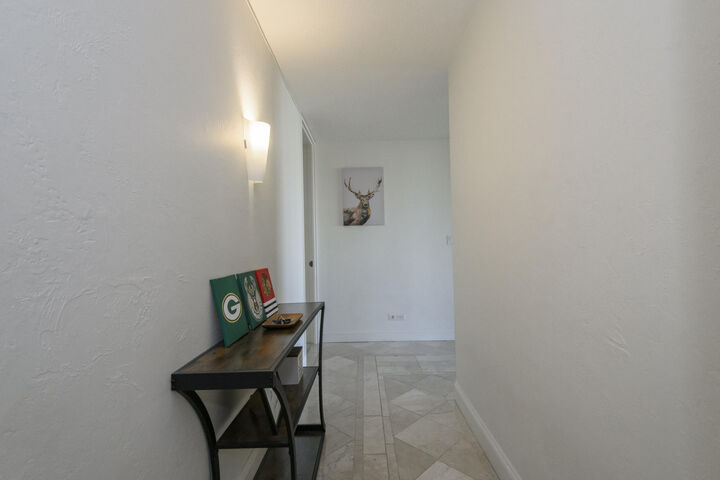 Property Photo: 929 N Astor St 807 WI 53202