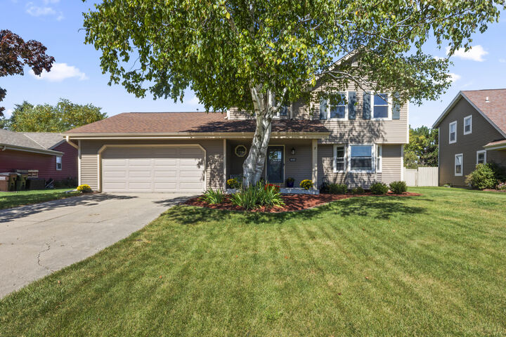 Property Photo: 4135 S Regal Manor Ct WI 53151