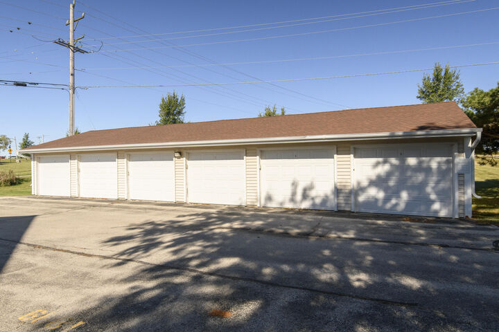Property Photo: 1891 Parknoll Ln WI 53074