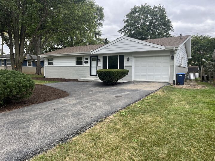 403 Burlington Avenue  Clarendon Hills IL 60514 photo