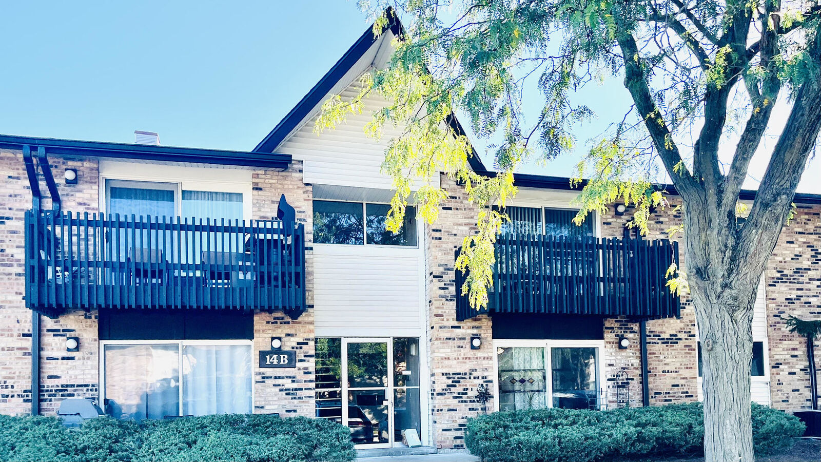 Property Photo: 14B Kingery Quarter 207 IL 60527