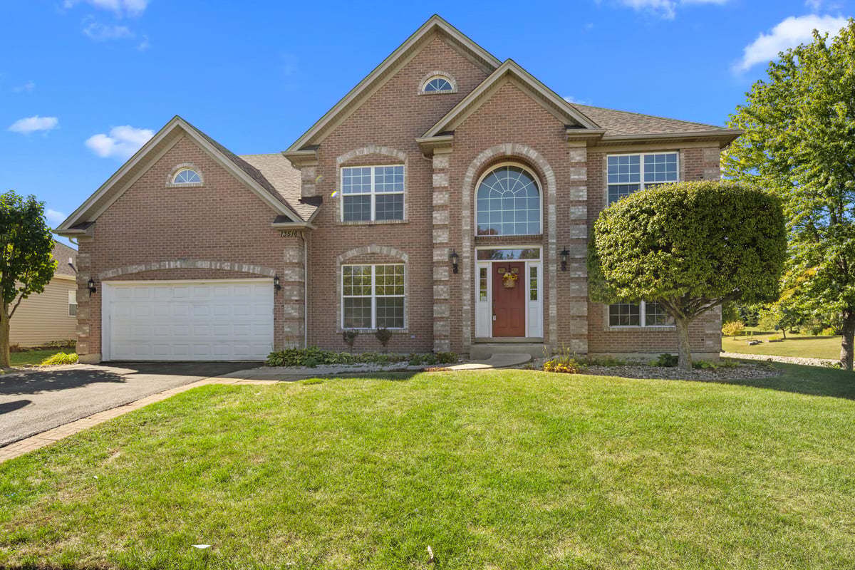 Property Photo: 13516 Vicarage Drive IL 60544
