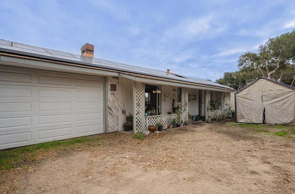 Property Photo:  905 W Blanco Road  CA 93908 