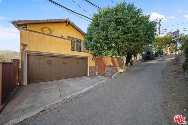 Property Photo: 7223 Sycamore Trail CA 90068
