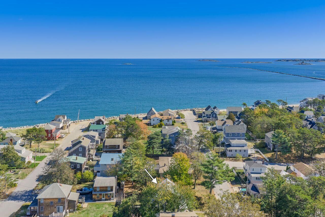 Property Photo: 12 Lower Beach Road ME 04072