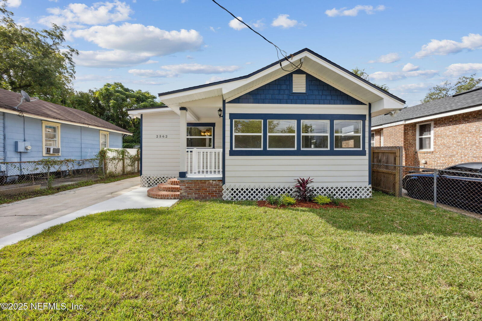 Property Photo: 2562 Summit Street FL 32204