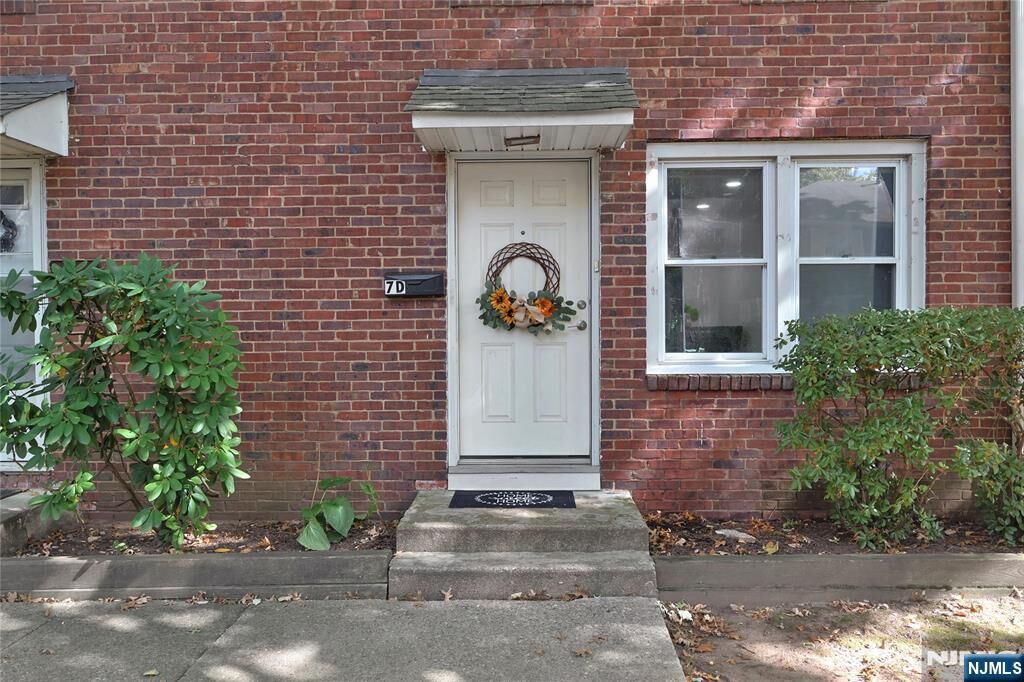Property Photo: 130 Glenbrook Parkway 7D NJ 07631
