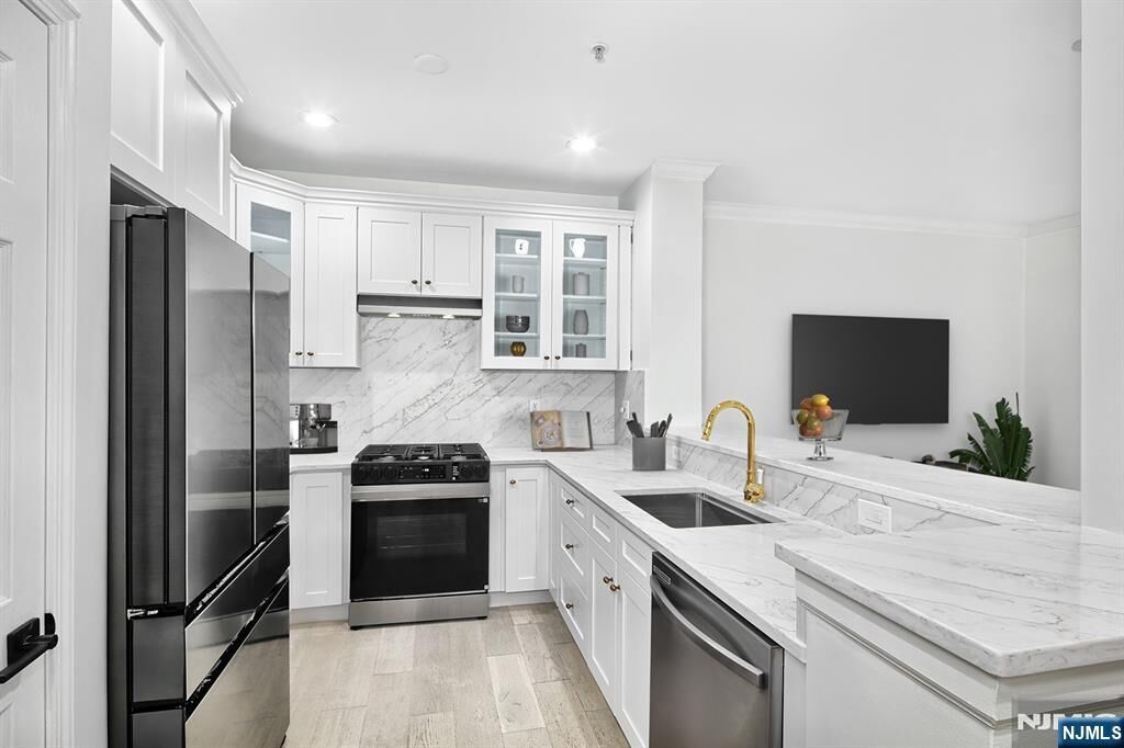 Property Photo: 121 Abbie Court NJ 07093