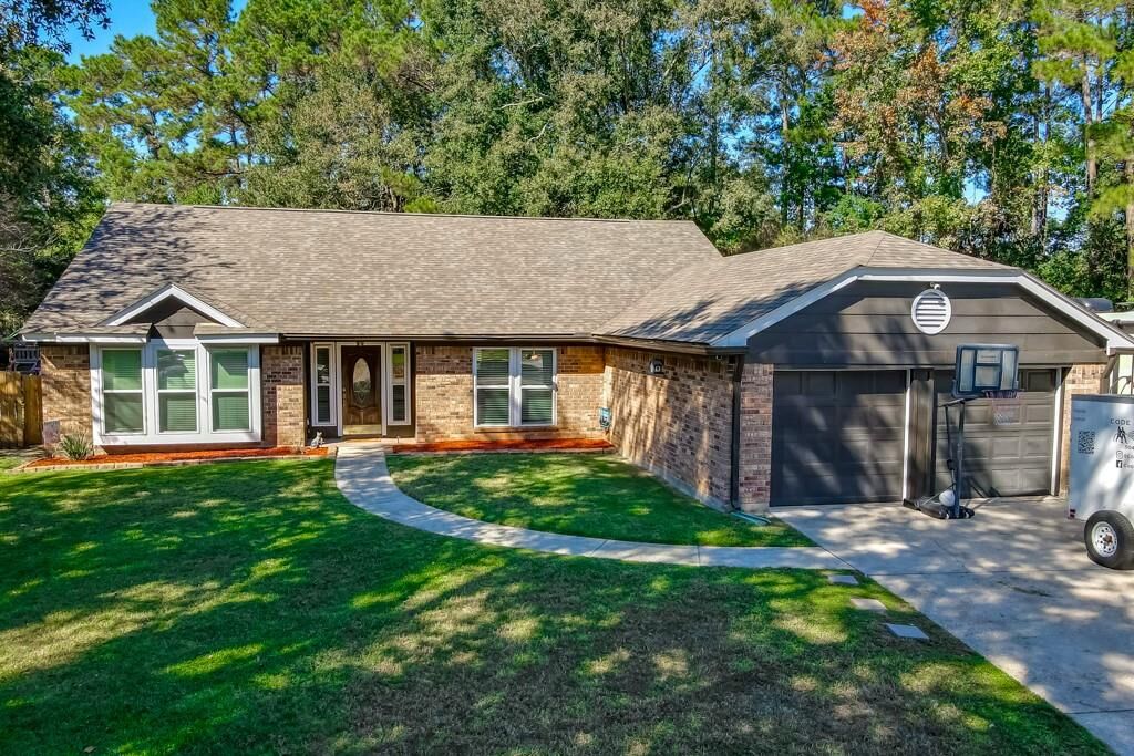 Property Photo: 805 Millers Lake Court LA 70461