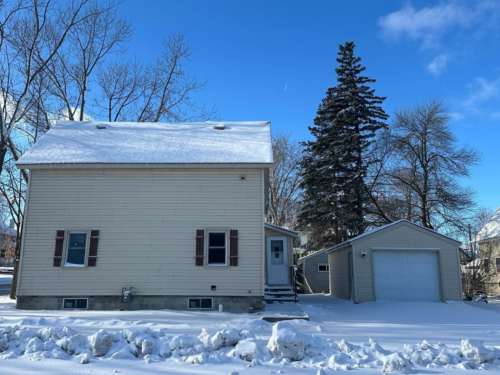 Property Photo:  700 Sinclair Lewis Avenue  MN 56378 