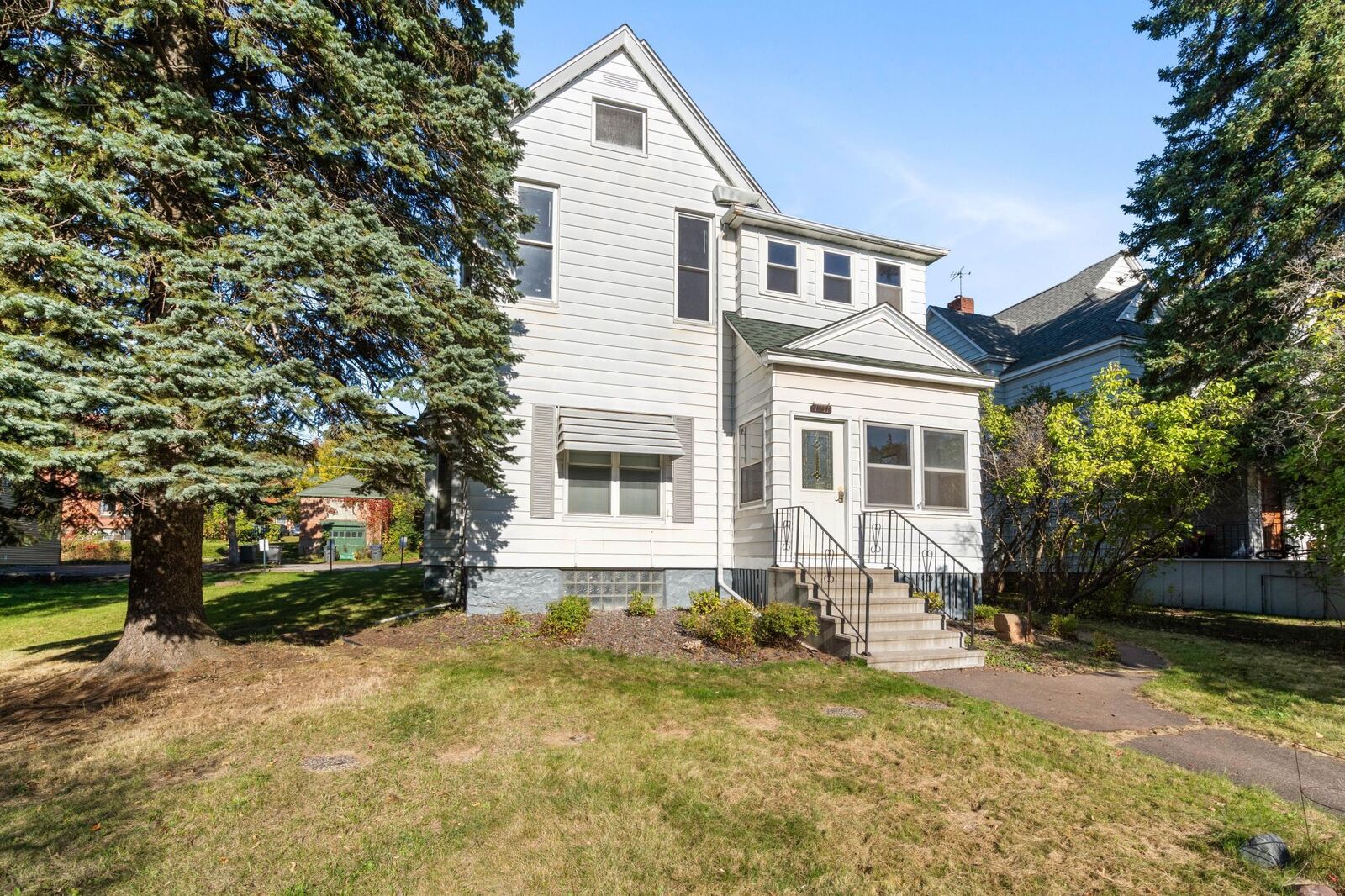 Property Photo: 1211 E 1st Street MN 55805